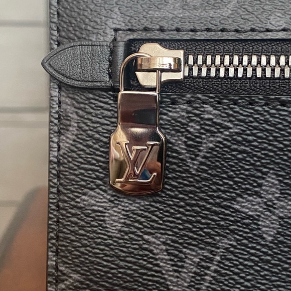 Lv Double Plat Messenger in macassar - Picture 9 of 16
